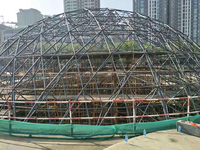 齐齐哈尔球形网架钢结构施工